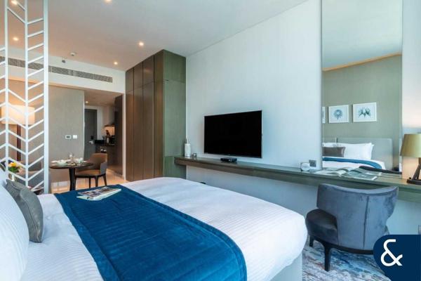 Luxury Waterfront Studio | Canal Views